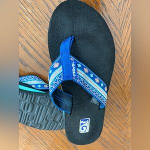 TEVA WOMENS Blue multi flips